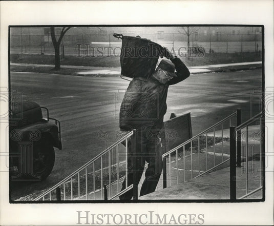 1976 Press Photo Ted Hamann carries a bucket to dump the coal down the chute-Historic Images