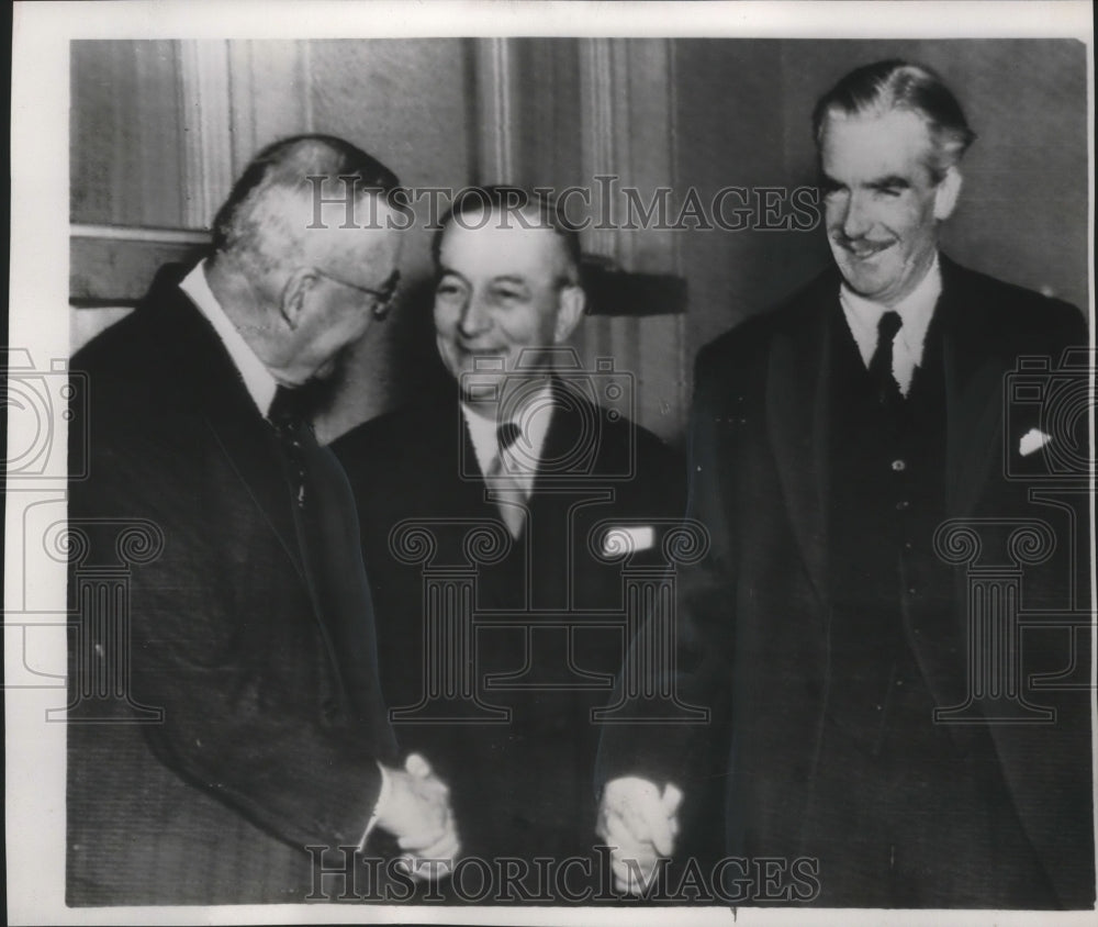 1954 Press Photo Foreign Ministers of U.S.,France and Great Britain shake hands. - Historic Images