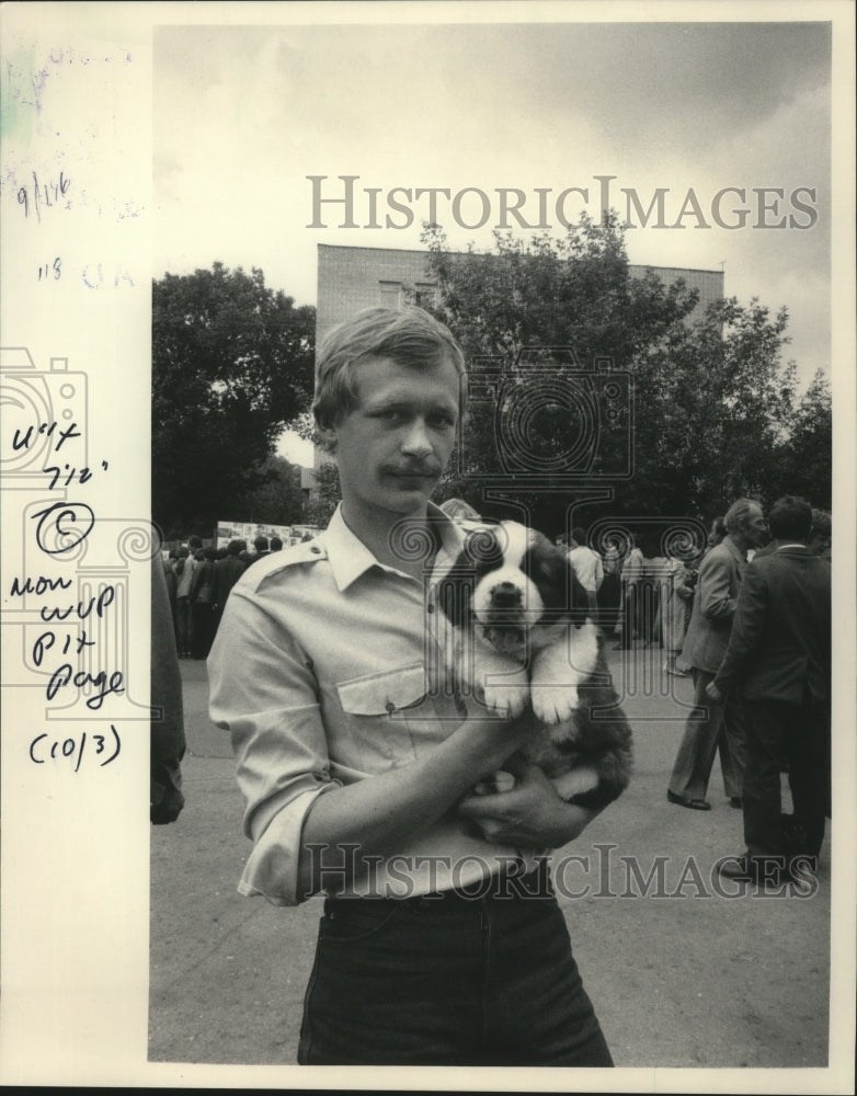 1983 Press Photo At a market in the city&#39;s big parks - mja80054 - Historic Images