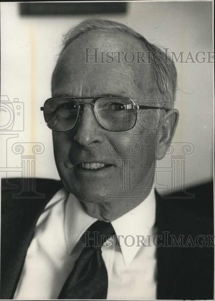 1989 Press Photo Groff Collett, vice-chairman for local jobs task force - Historic Images