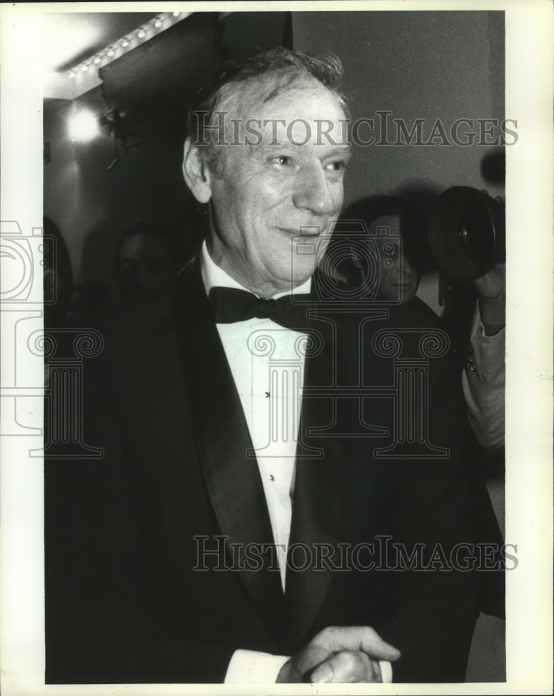 1982 Press Photo Yves Montand attends concert party at Metropolitan Opera House - Historic Images