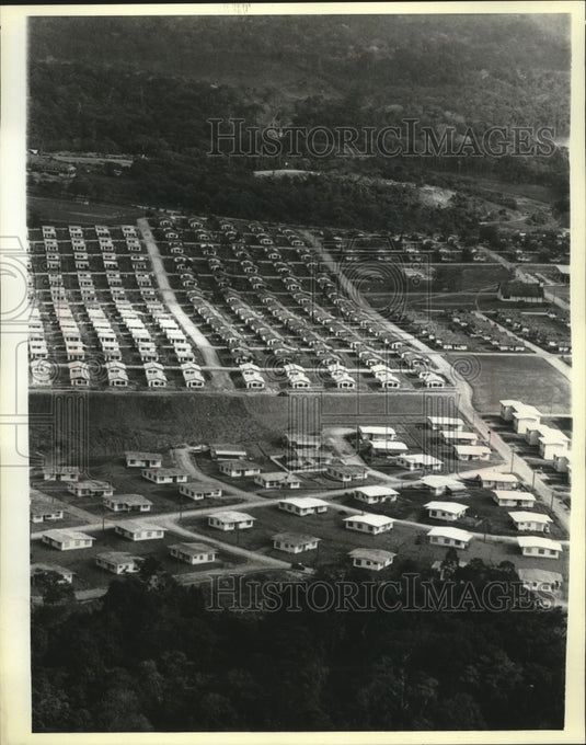 1978 Press Photo Daniel K. Ludwig Concrete Jungle Houses In Brazil Rainforest - Historic Images