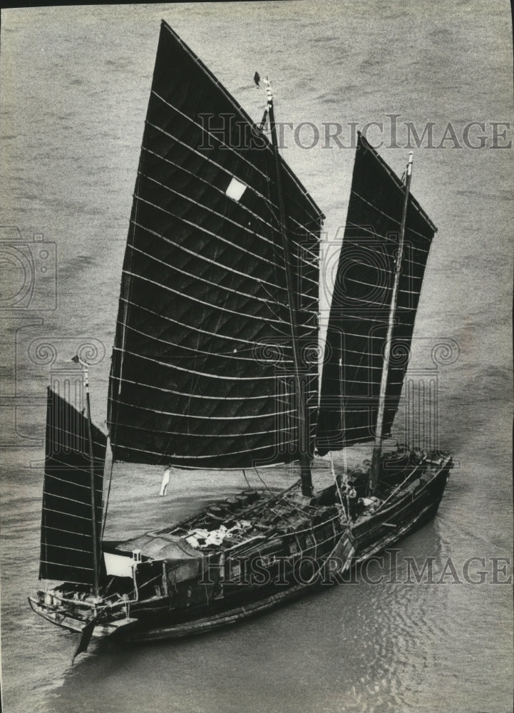 1979 Press Photo A ship with fuel drum cargo sails Chang Jiang River - Historic Images