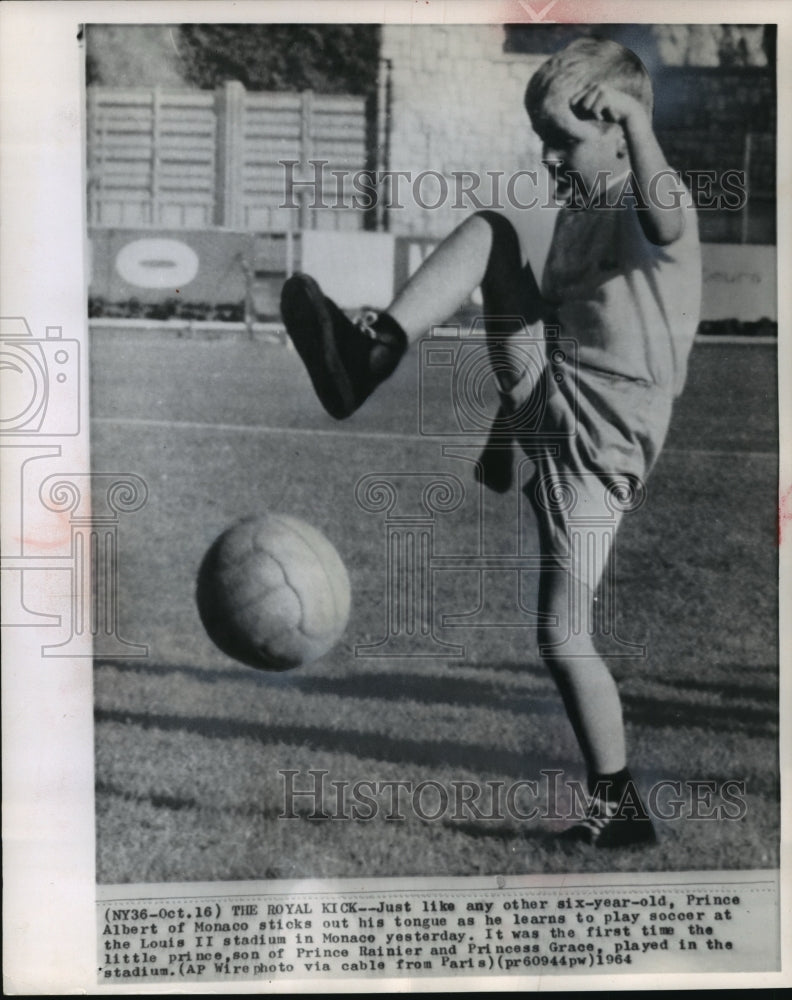 1964 Press Photo Prince Albert of Monaco sticks out tongue while learning soccer - Historic Images