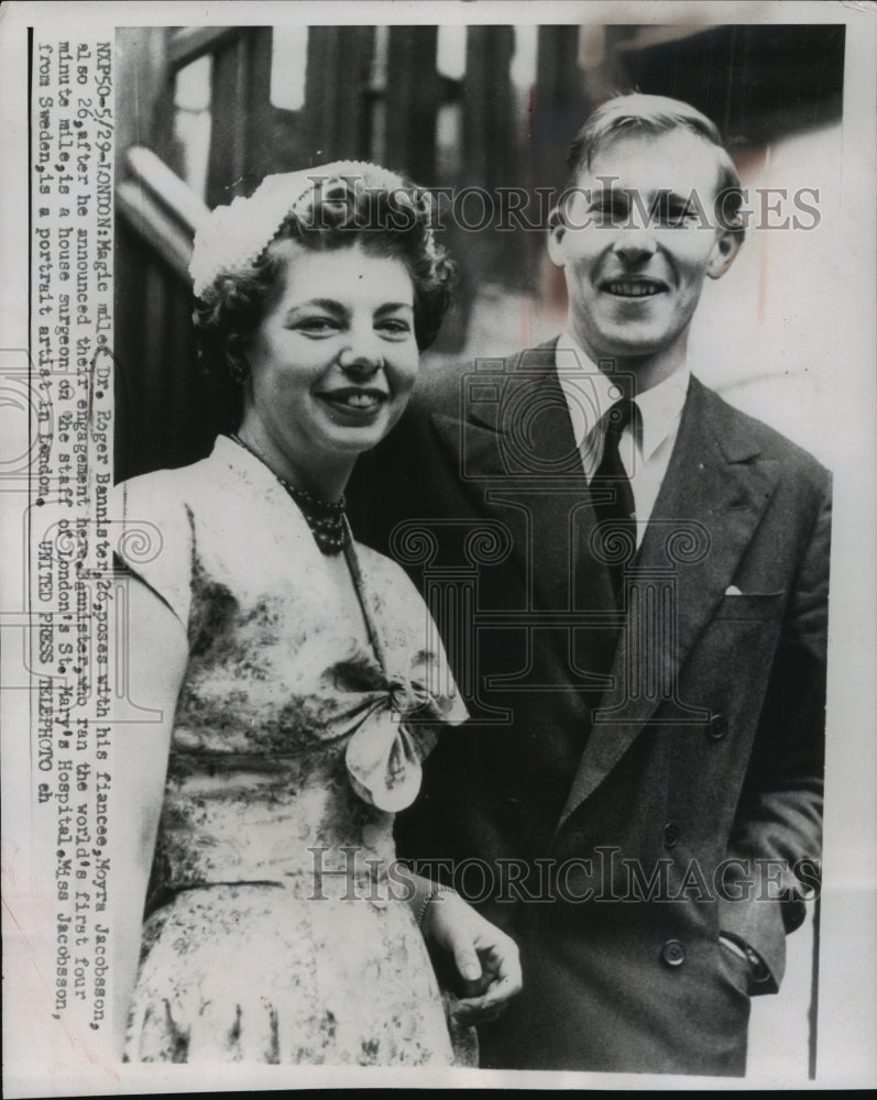 1955 Press Photo Dr. Roger Bannister with his fiancee Moyra Jacobsson in London - Historic Images