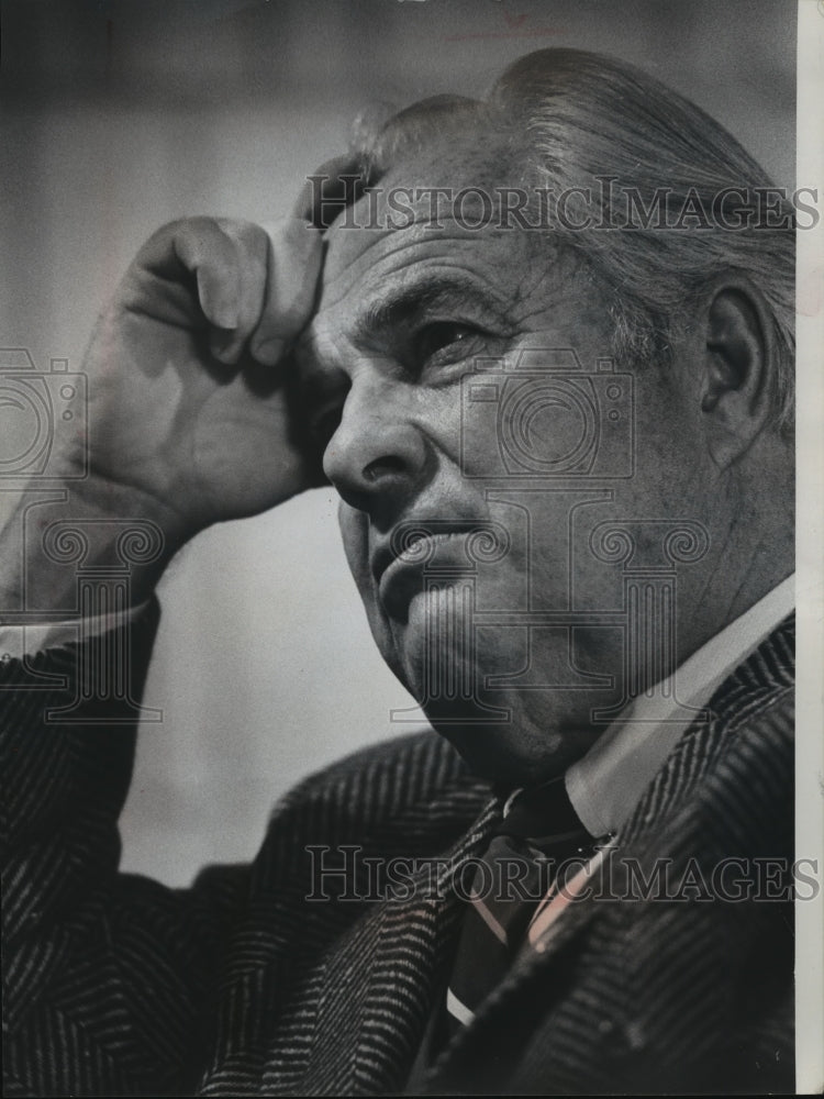 1974 Press Photo County Executive John Doyne as he listened to citizens speak - Historic Images