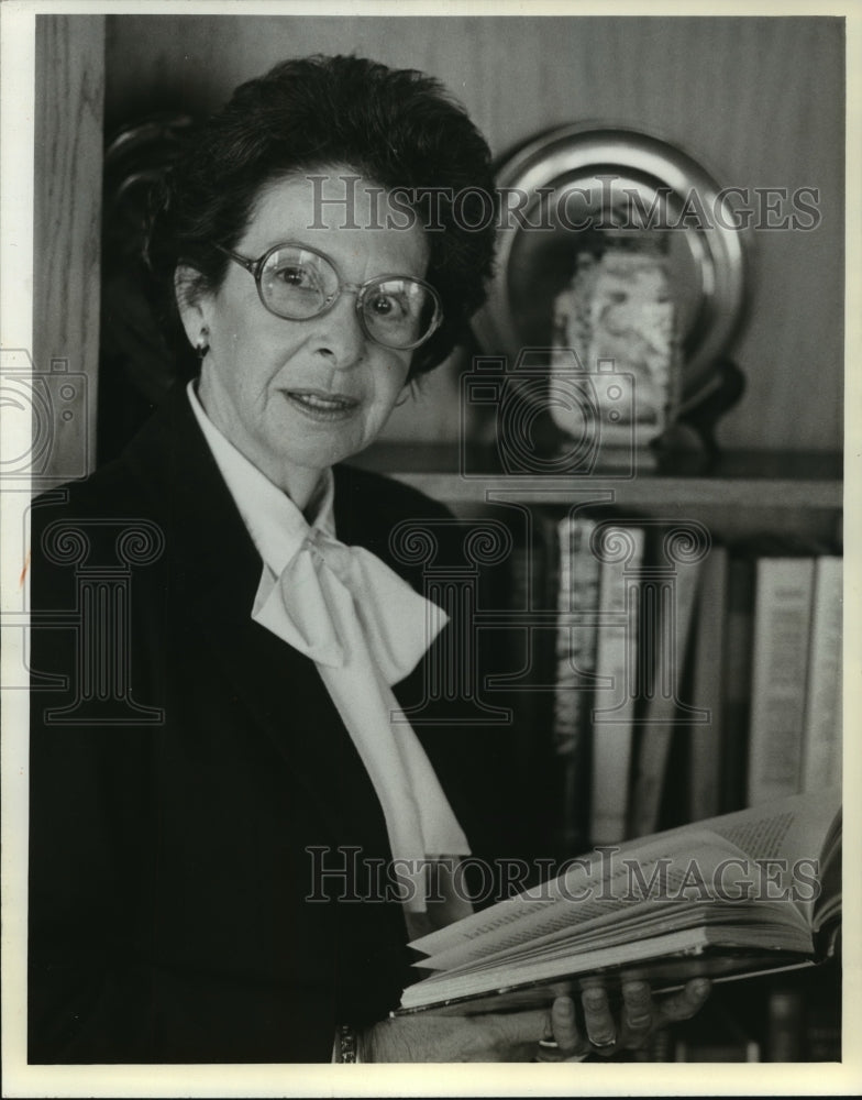 1981 Interfaith Elderly Share-A-Home Program Director Mimi Chernov - Historic Images