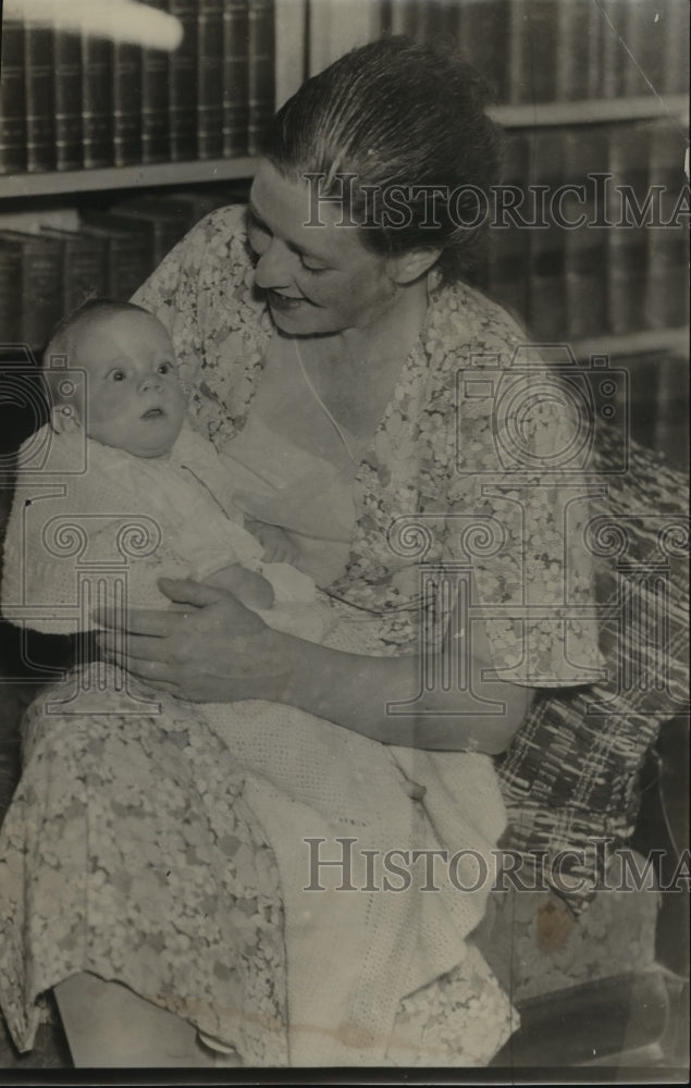 1933 Press Photo Mrs Rolf La Follette, Jr. and her son - mja80965 - Historic Images