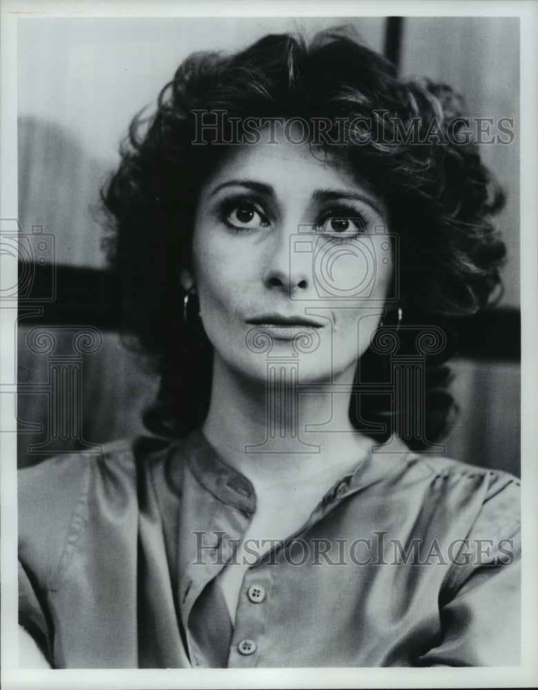 1978 Press Photo Elizabeth Ashley stars as a news lady in &quot;A Fire in the Sky&quot; - Historic Images