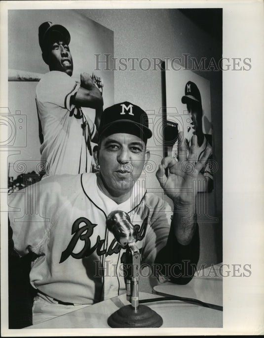 1964 Press Photo Bobby Bragan at County Stadium Gave the OK Sign - mja81048-Historic Images