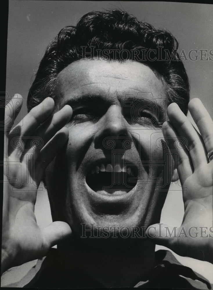 1967 Press Photo Yelling Coach John Coatta, Wisconsin - Historic Images