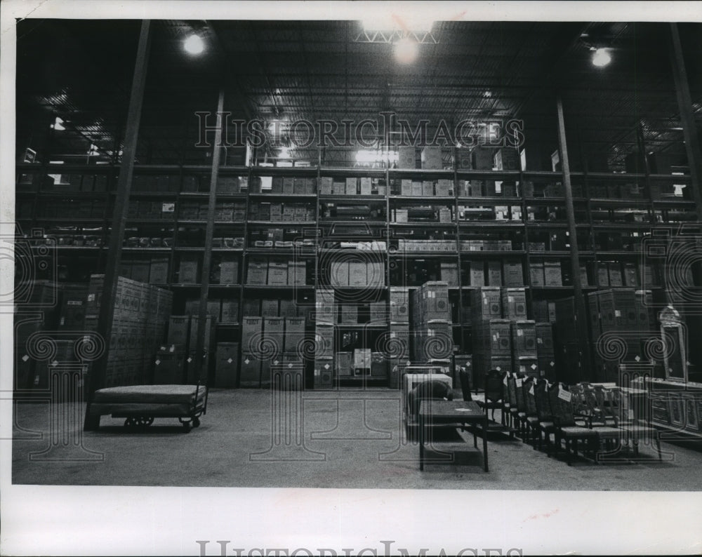1974 Press Photo Boston Store storage warehouse with vertical shelving concept-Historic Images