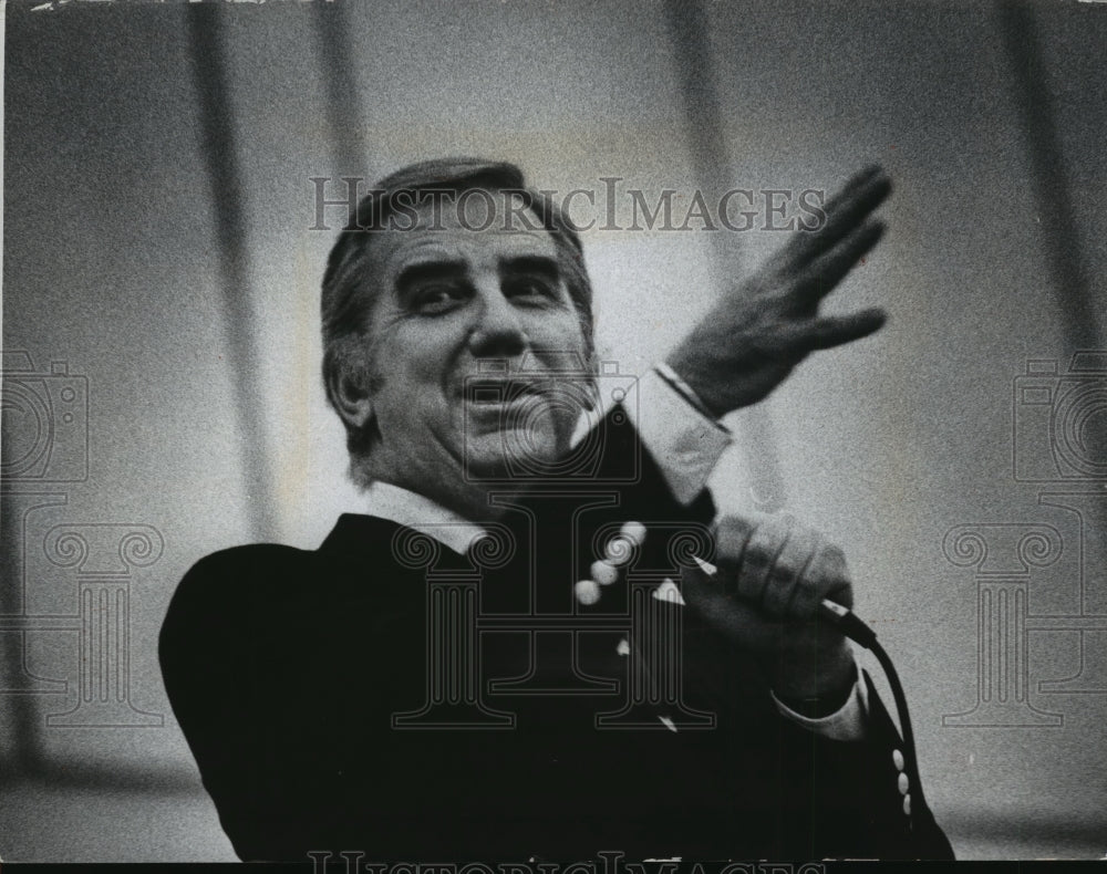 1974 Press Photo Ed McMahon at the Wide World of Women Exposition - Historic Images