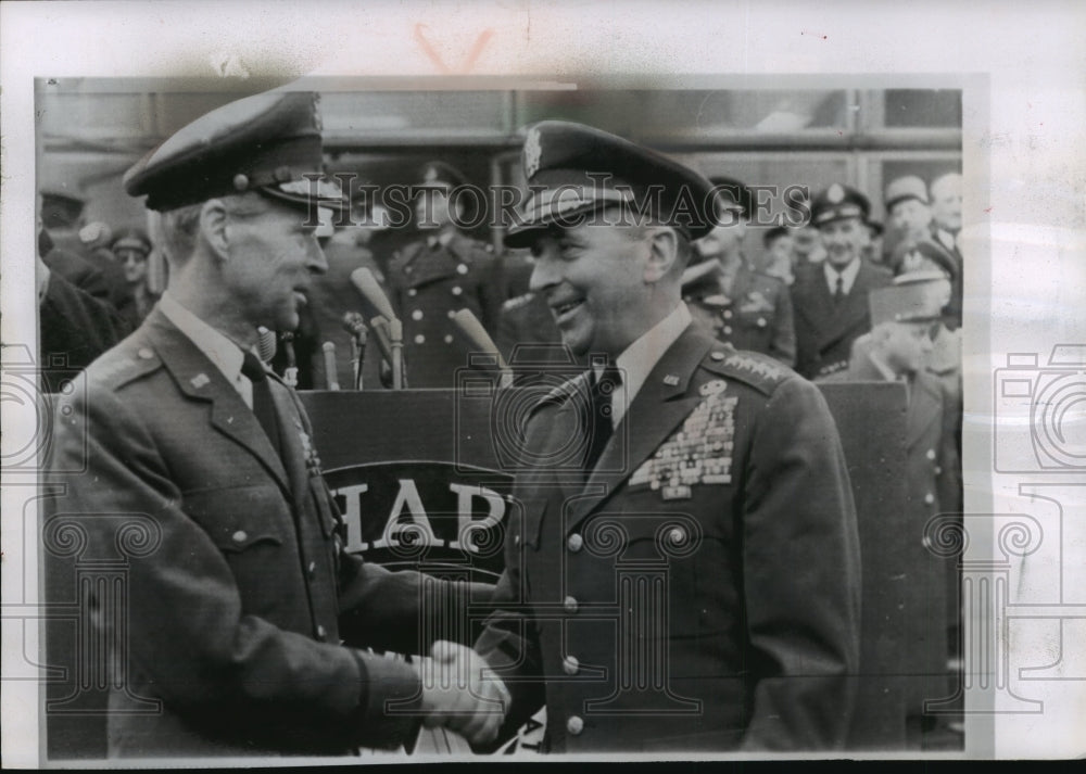 1963 Press Photo NATO commander Gen. Lauris Norstad &amp; successor Lyman Lemnitzer-Historic Images