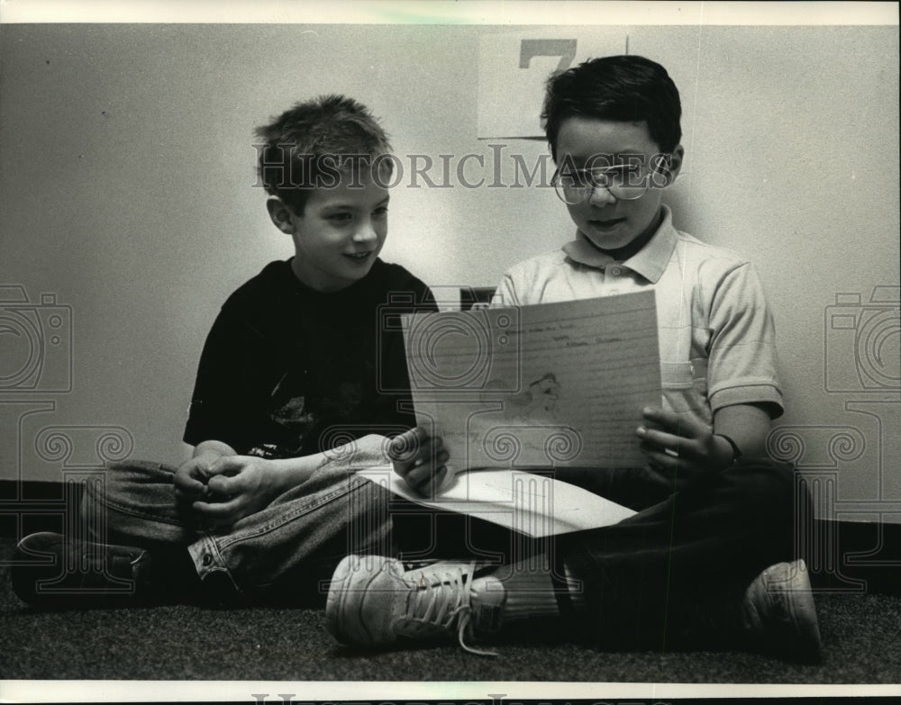 1992 Press Photo Fourth-grader James Cartwright reads to David Olmsted-Historic Images