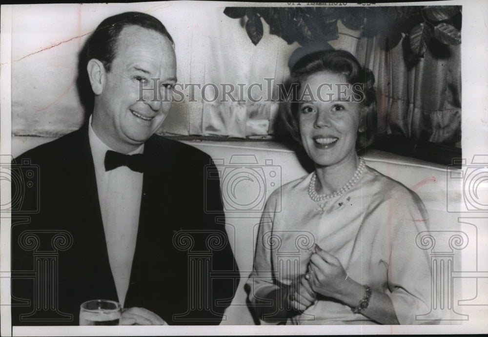 1960 Press Photo John Daly and Virginia Warren are engaged to be married- Historic Images