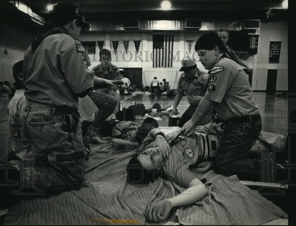 1992 Press Photo Wisconsin Boy Scouts Test Their First Aid Skills - mja81667 - Historic Images