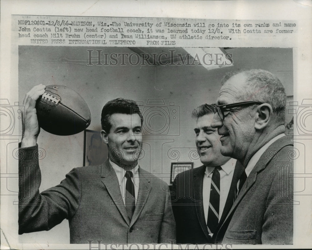 1966 Press Photo John Coatta (left) with Milt Bruhn (center) and Ivan Williamson - Historic Images
