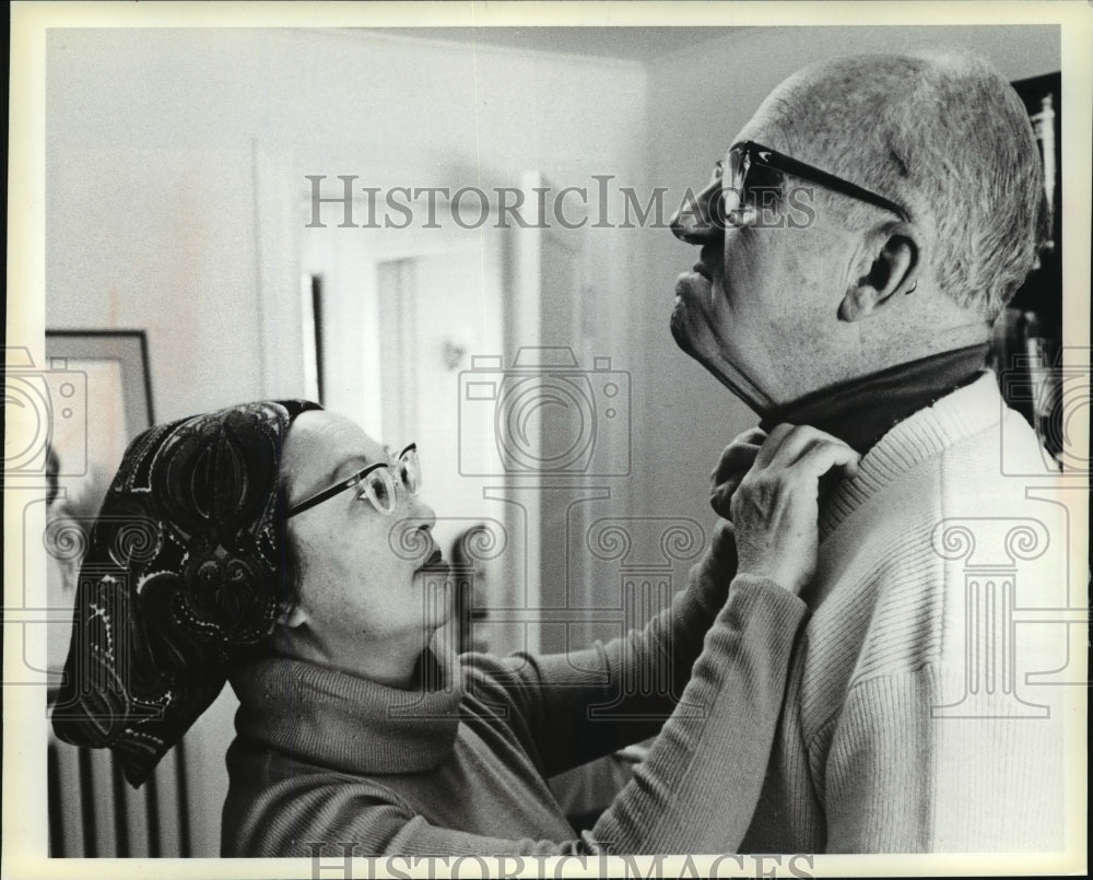 1979 Press Photo Author James Michener and his wife Mari Yoriko Sabosawa - Historic Images