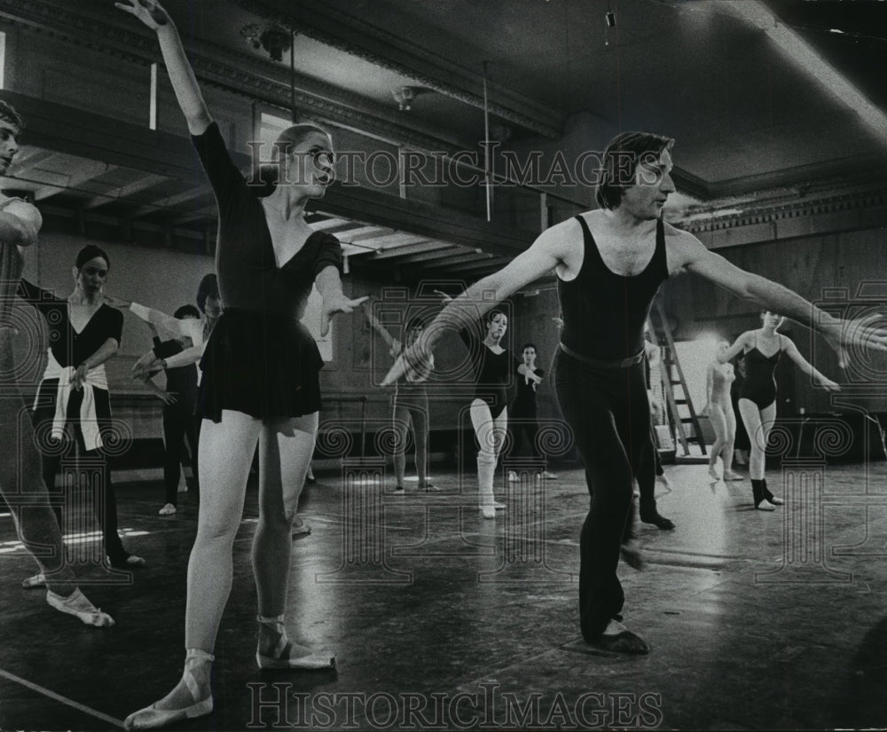 1975 Press Photo Milwaukee Ballet Company Rehearsing For Season in Their Studio-Historic Images