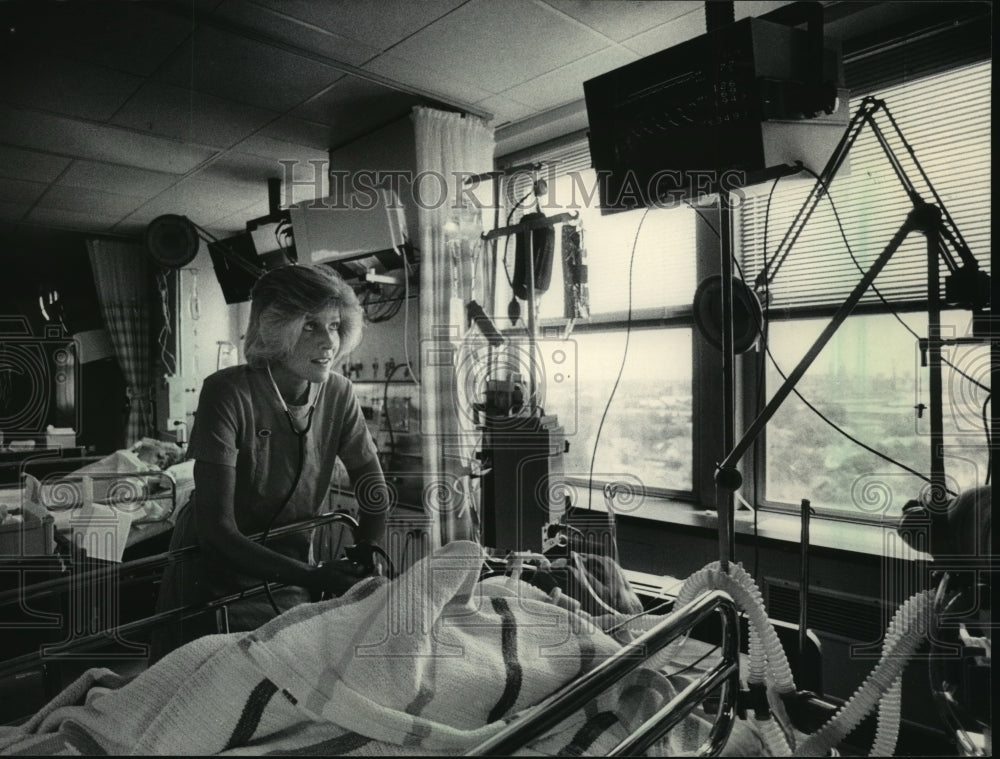 1986 Press Photo Heather Talmadge, checks on patient, VA Center - mja82147-Historic Images