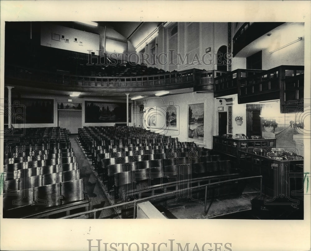 1984 Press Photo Ward Memorial Theater Displaying Paintings - mja82165 - Historic Images