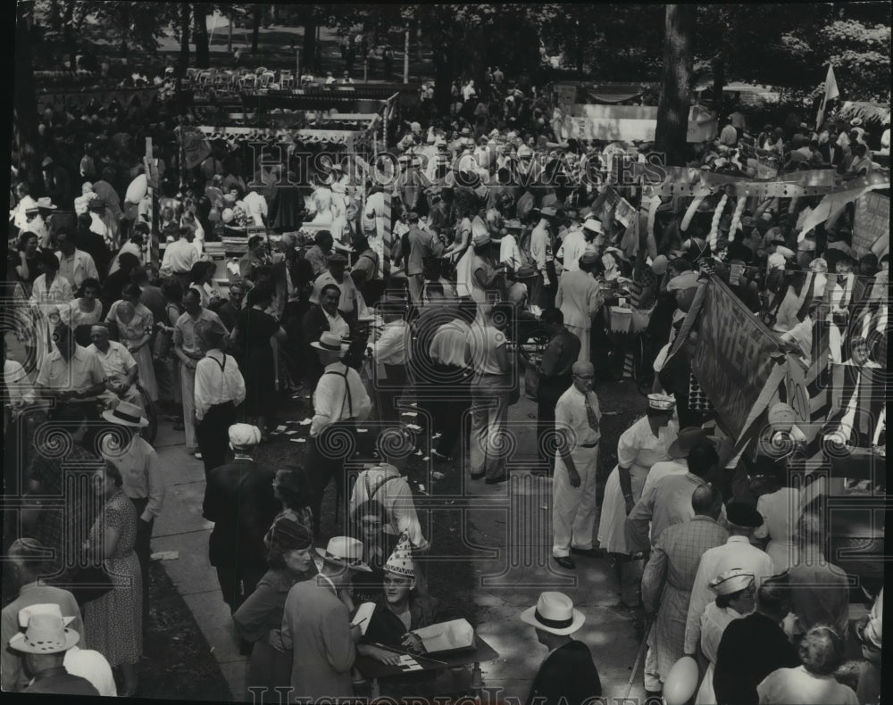 1954 Press Photo Carnival at Veterans Administration Center, Milwaukee - Historic Images