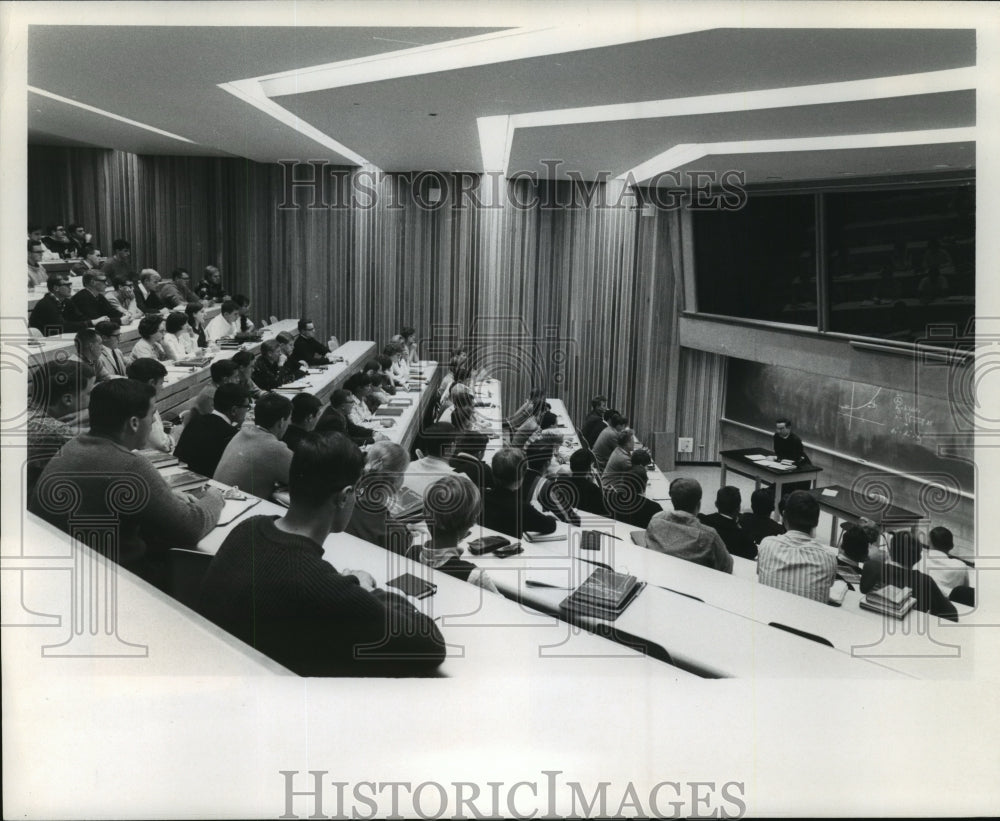 1969 Press Photo At the University of Toronto, Class is in a Lecture - Historic Images