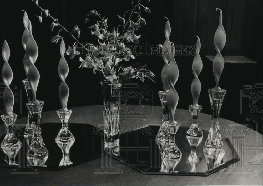 1988 Press Photo beautifully twisted candles in crystal holders on mirror trays - Historic Images