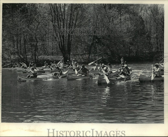1985 Press Photo Canoeing in Grafton Jaycees' 14th Annual Canoe Race, Fredonia-Historic Images