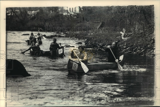 1988 Press Photo Canoeists Paddling on Challenging Race Course with Boulders-Historic Images