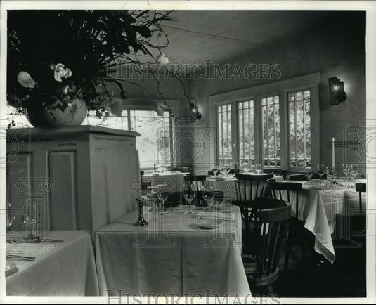 1992 Press Photo Dining Room in Manka's Inverness Lodge on Point Reyes Peninsula - Historic Images