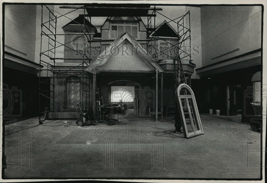 1988 Press Photo Children's Hospital of Wisconsin Adds a Victorian House Facade - Historic Images