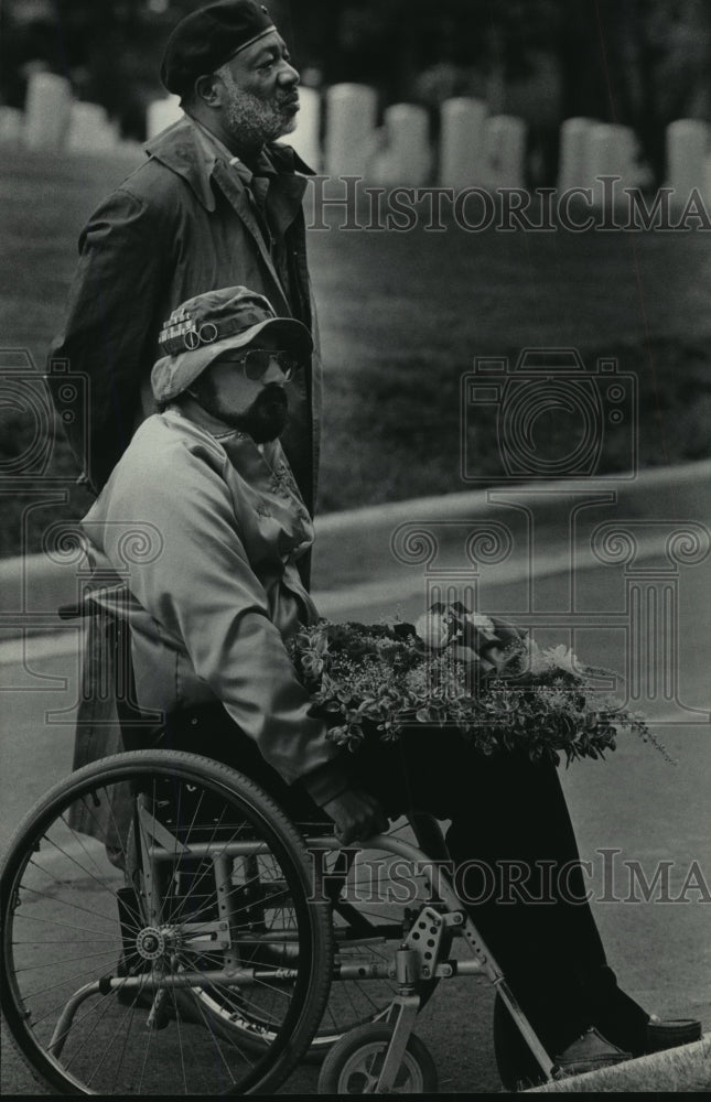 1989 Press Photo Veterans at Memorial Day Speech, Milwaukee, Wisconsin- Historic Images