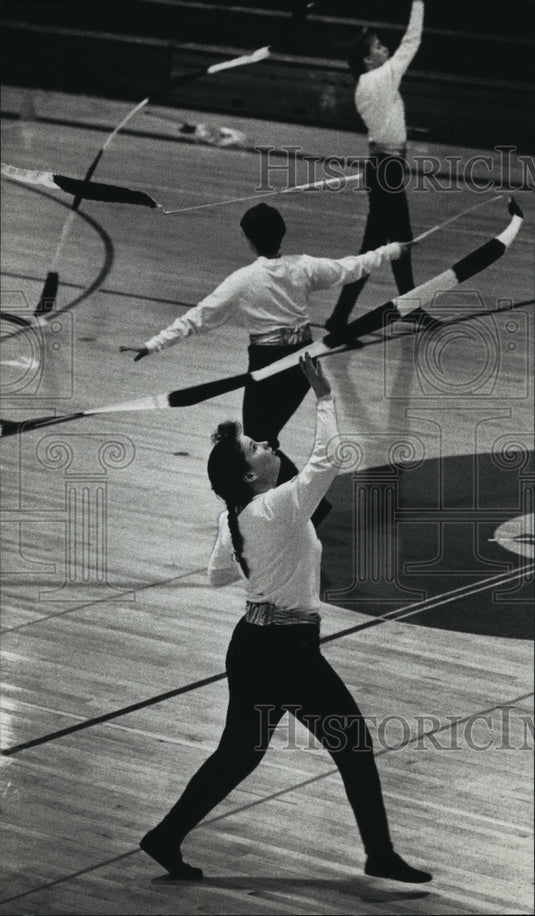 1989 Press Photo Members of Special Effect perform their desert themed routine-Historic Images