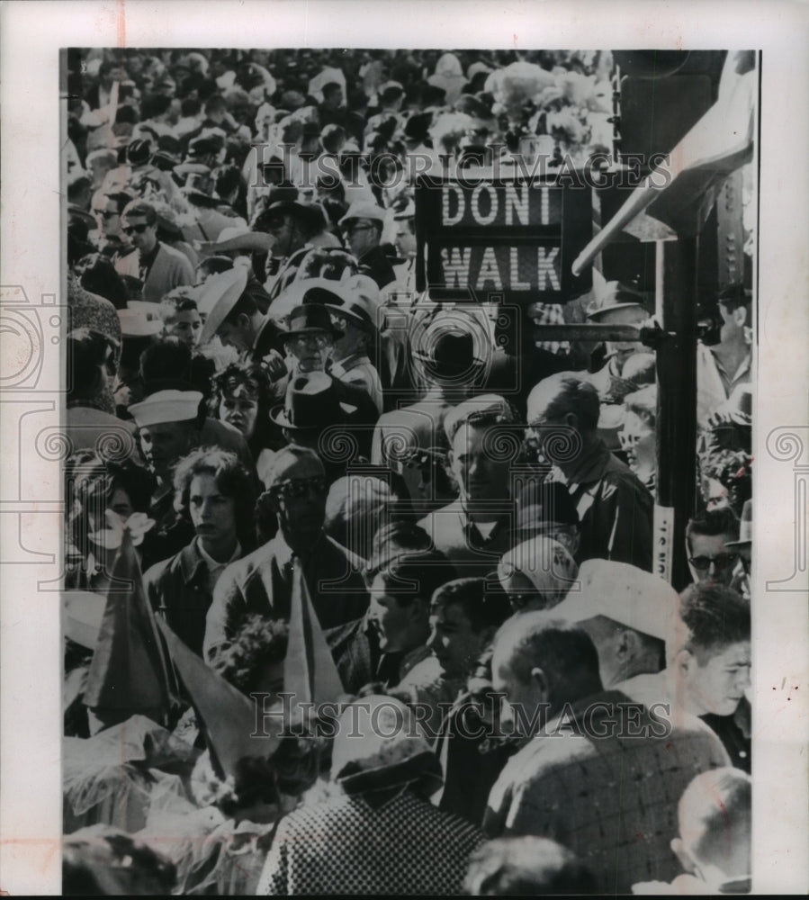1964 Press Photo Crowds jammed famed Canal street for the Krewe of Rex parade - Historic Images