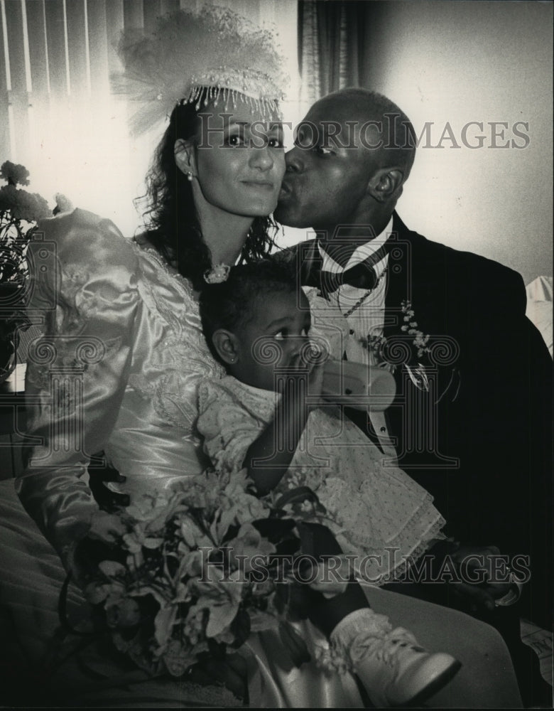 1991 Press Photo Cancer patient Rodney Hamilton and his family after marrying - Historic Images