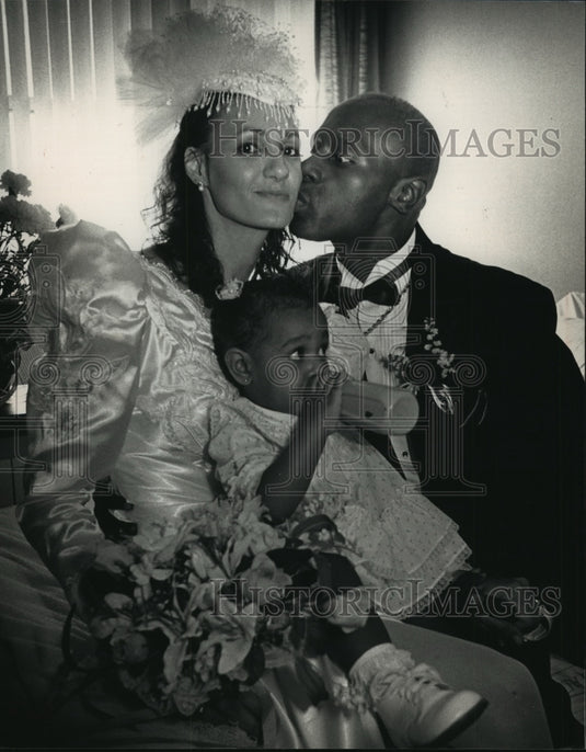 1991 Press Photo Cancer patient Rodney Hamilton and his family after marrying - Historic Images