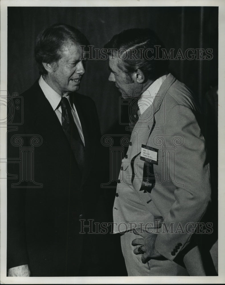 1976 Press Photo Milwaukee Mayor Maier Chats With Jimmy Carter - mja83104 - Historic Images