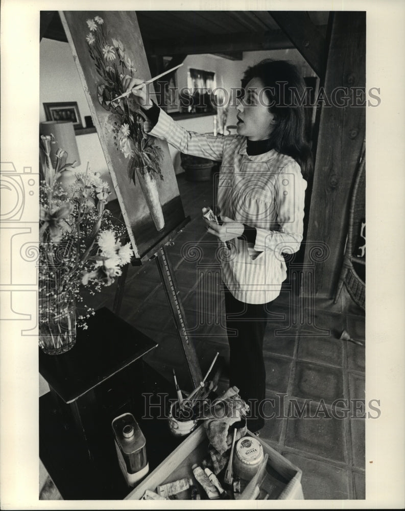 1973 Press Photo Joanne spends her spare time painting-Historic Images