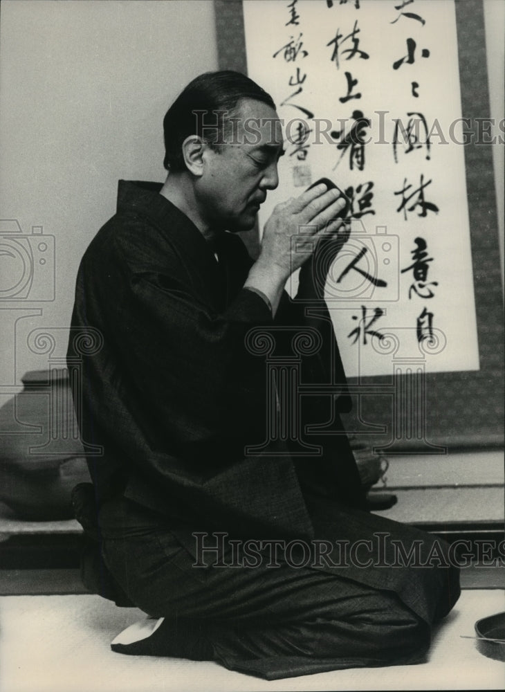 1984 Press Photo Traditionally Dressed Japanese Prime Minister Yasuhiro Nakasone - Historic Images