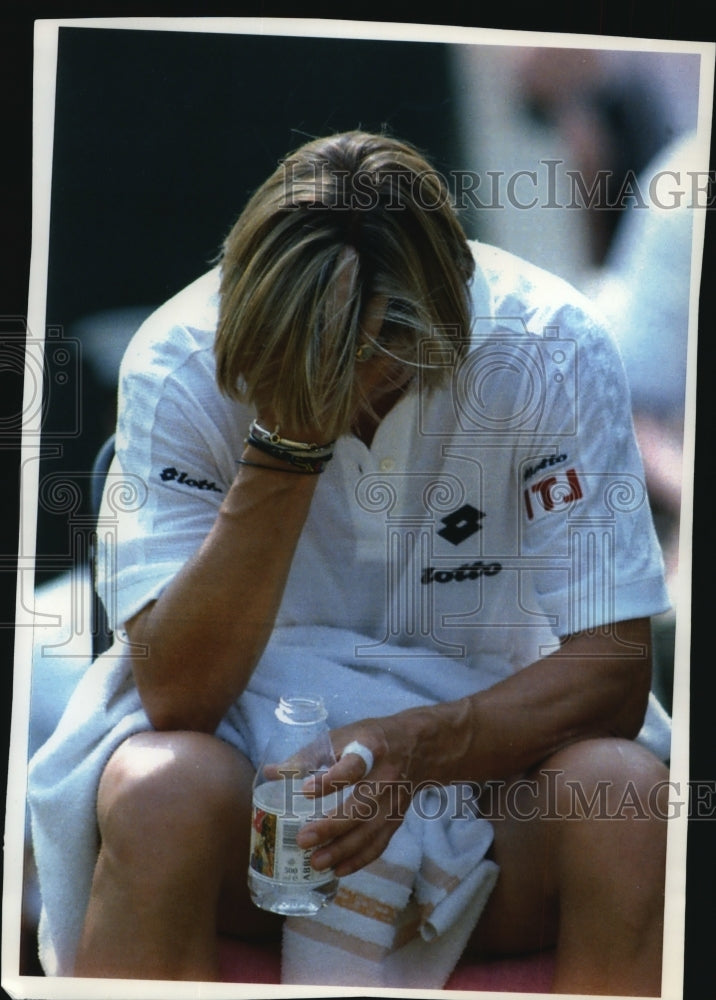 1993 Press Photo Martina Navratilova will have to wait for 10th Wimbledon title. - Historic Images