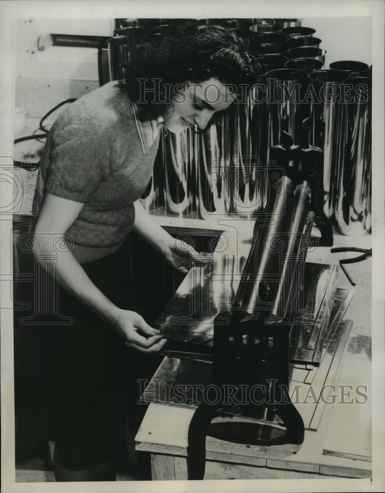 1941 Press Photo Woman rolling metal into casings for flares, Canada - mja83311-Historic Images