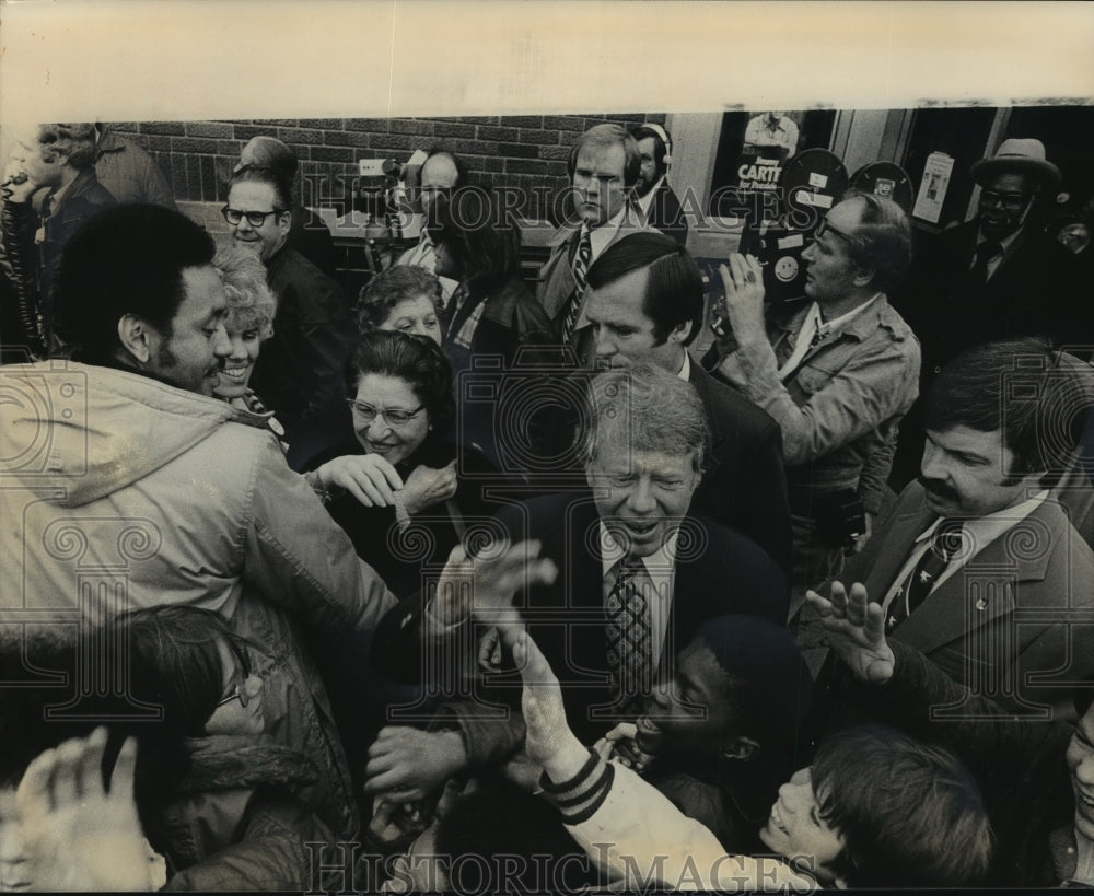 1976 Press Photo Pres. Candidate Jimmy Carter at Bain Elementary School, Wis. - Historic Images