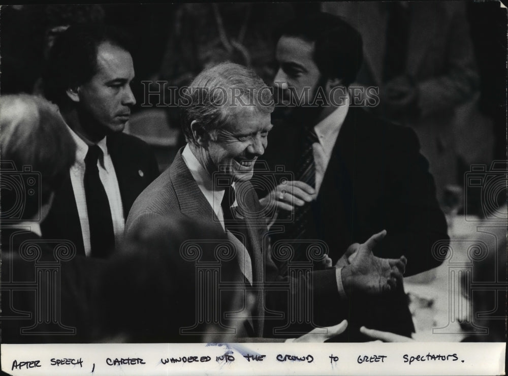 1979 Press Photo President Carter greeting crowd after speech in Wisconsin - Historic Images