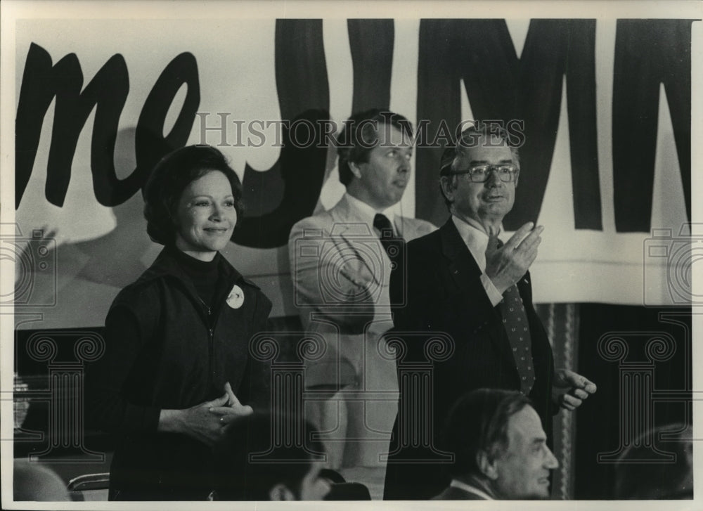 1976 Press Photo Governor Lucey Introducing Mrs. Carter in Milwaukee, Wisconsin - Historic Images