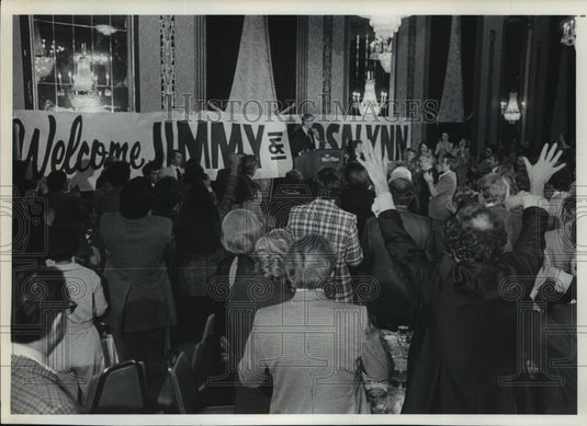 1976 Press Photo Jimmy Carter & wife Rosalynn Visiting Milwaukee, Wisconsin-Historic Images