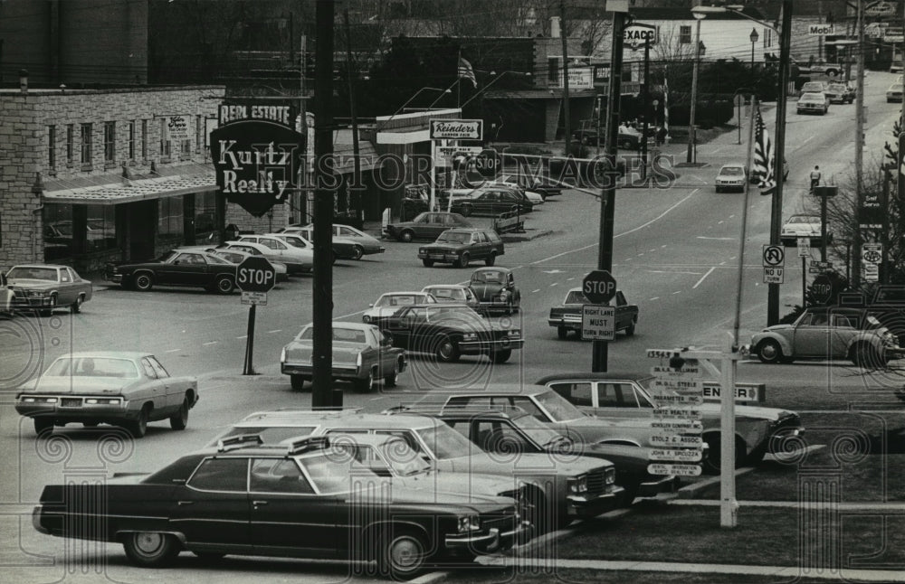 1981 Press Photo A Revitalization Project for Elm Grove Shopping District - Historic Images