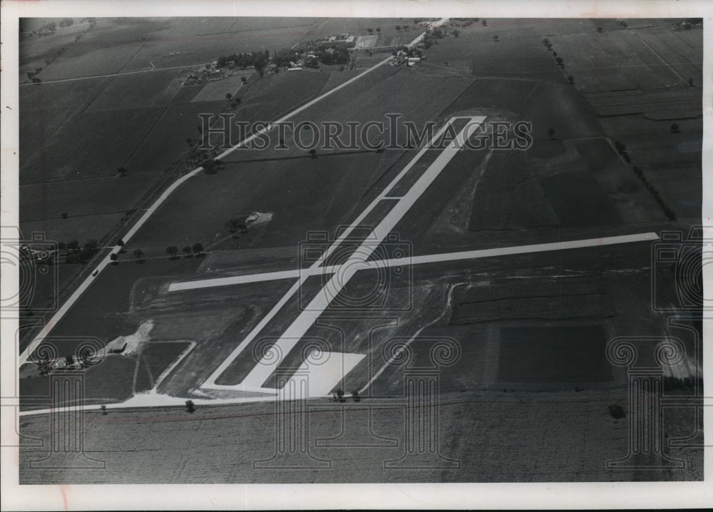 1963 Press Photo Dodge County airport runways in Juneau, Wisconsin - Historic Images