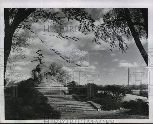 1952 Press Photo The Merchant Marine Peace Monument, Virginia bank Potomac River - Historic Images